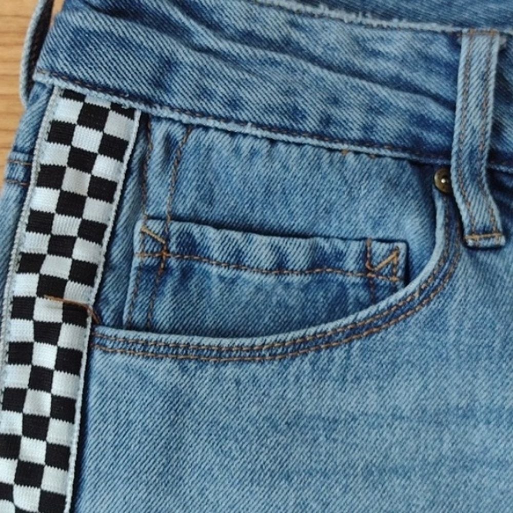 Empyre Eileen Mom Jeans Distressed with Checkered Striping Size 7 - Picture 5 of 16